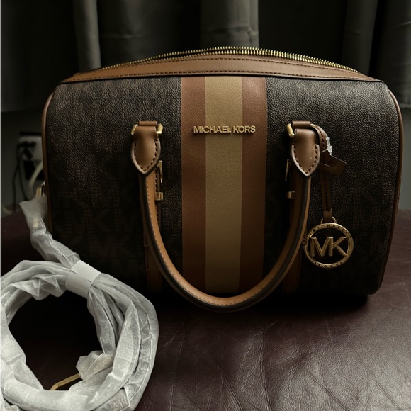 Michael Kors purse - Picture 1 of 4
